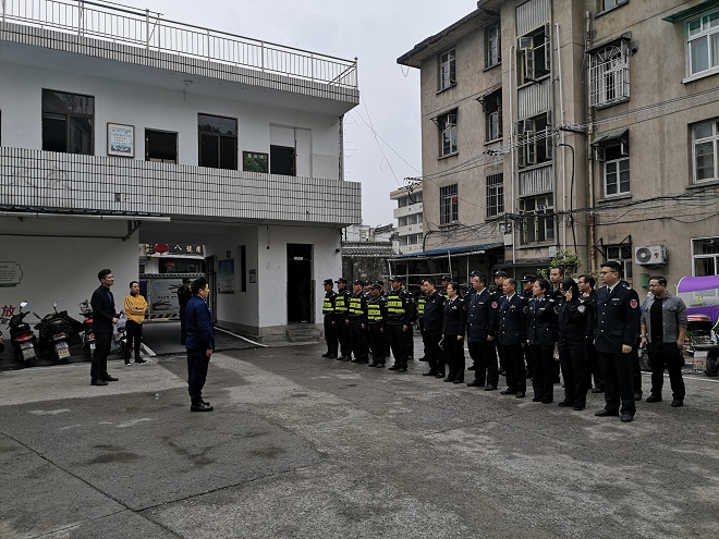 心連心共建法治老街 手牽手共創平安家園